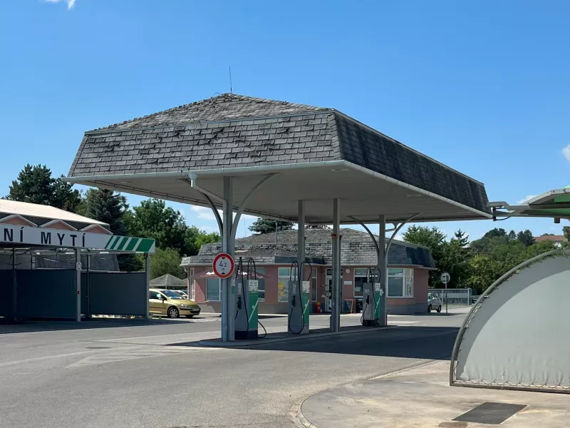 Sebesta - Tankovací stojany