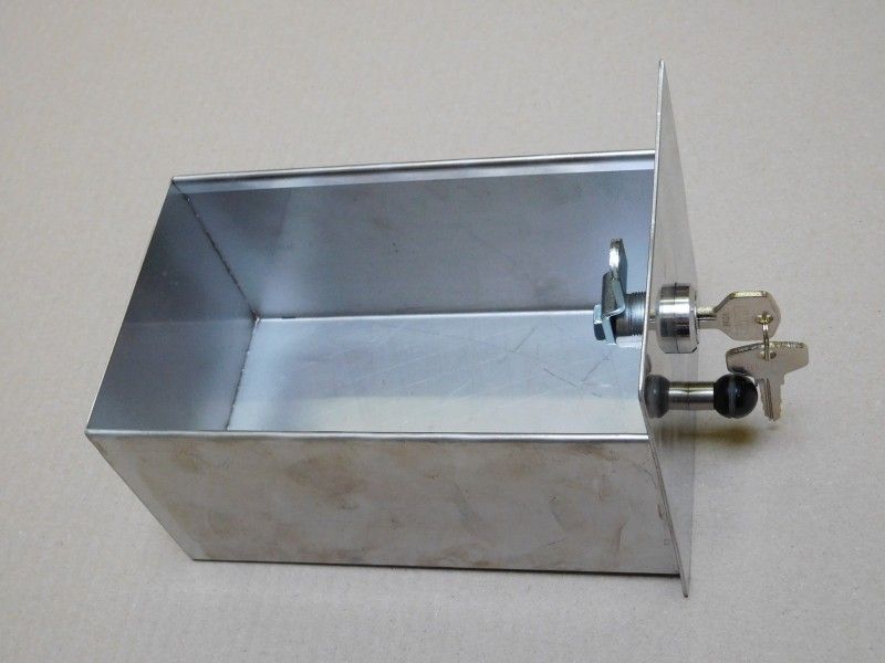 Kasička včetně zámku - starší typ