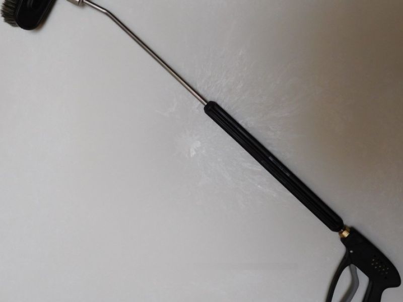 Mycí pistole s násuvným kartáčem